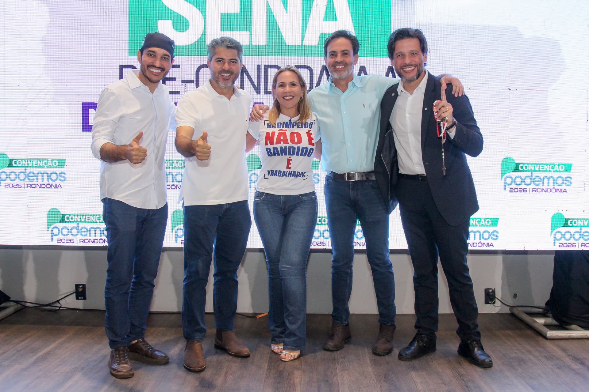 Dra. Tânia Sena na convenção partidária ao lado de lideranças